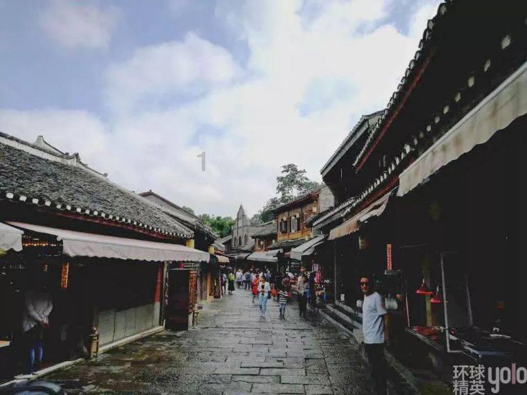 中国女子排球队夺得了亚运会冠军的时候，郎平指导露出腼腆一笑是什么意思？游戏画面